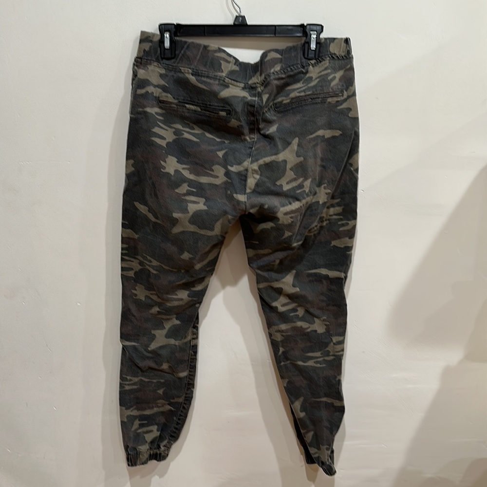 Women’s VIP Camouflage Faded Jogger Pants Size 15/16 Green Fits Like Large - Picture 4 of 4